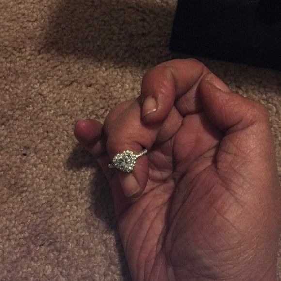 🎁💍Heart Shaped Ring - Picture 3 of 3